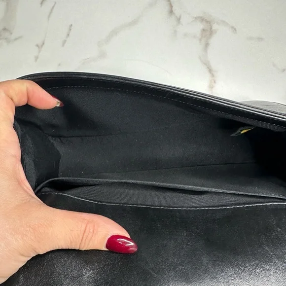 SOLD❌❌❌ Chanel Old Medium Boy Bag - Picture 15 of 17